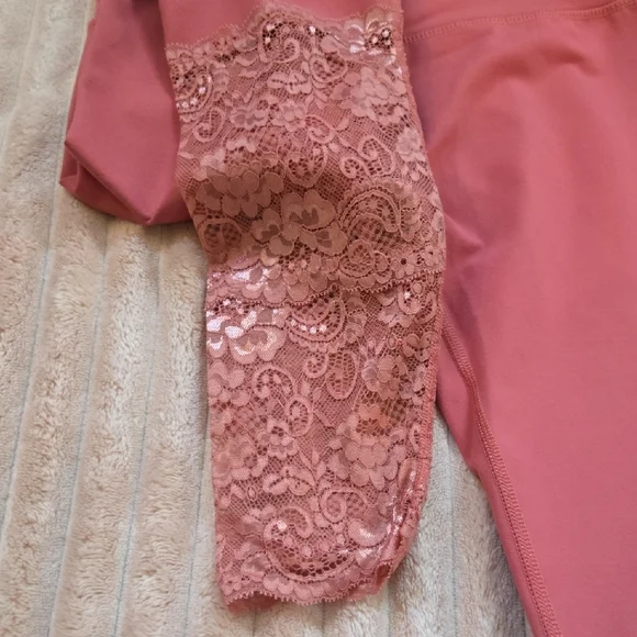 Fabletics Salmon Leggings With Lace - Picture 4 of 4